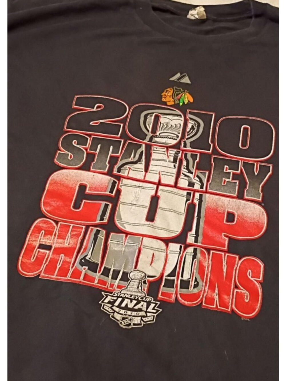 Vintage Chicago Blackhawks T-Shirt M 2010 Stanley Cup NHL Hockey